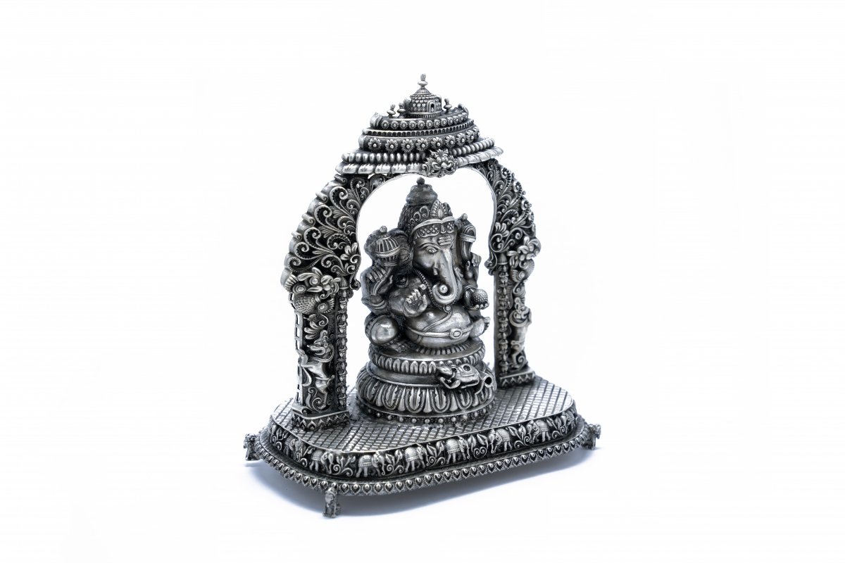 BEAUTIFUL GANAPATHI IDOL WITH PRABAVALI HAND CRAFTED