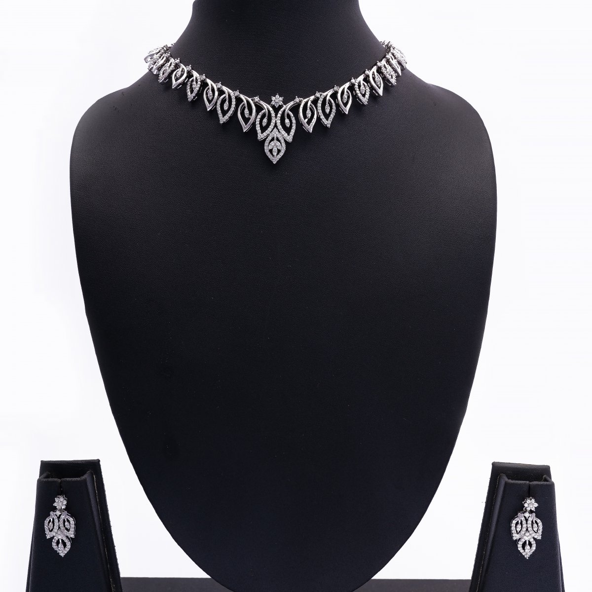 92.5 SILVER CUBIC ZIRCONIUM CHOKER NECKLACE WITH EARRINGS 