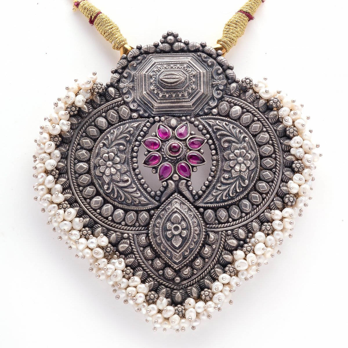 92.5 SILVER ANTIC JAIPUR PENDANT WITH PEARL BUNCH