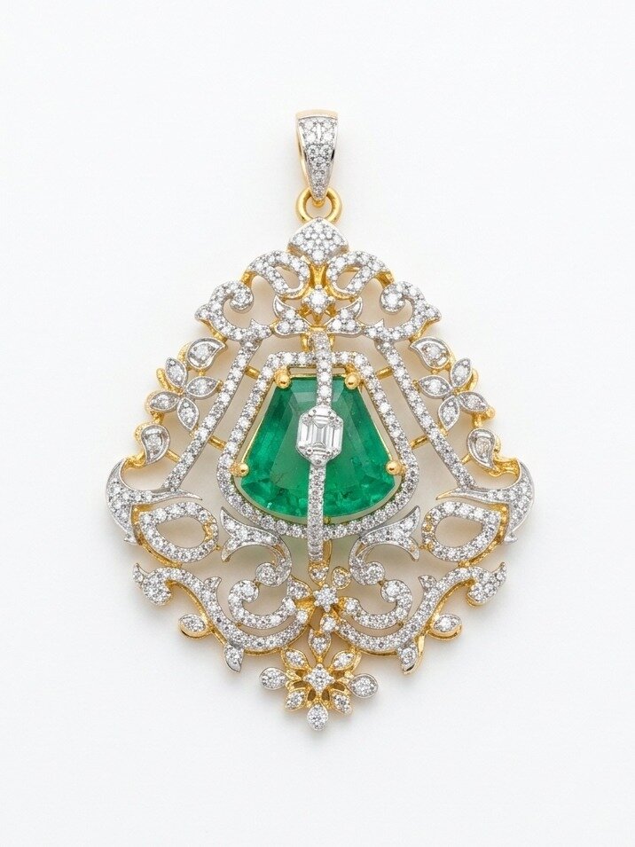 GOLD POLISHED  EMERALD STONE PENDANT IN SILVER 
