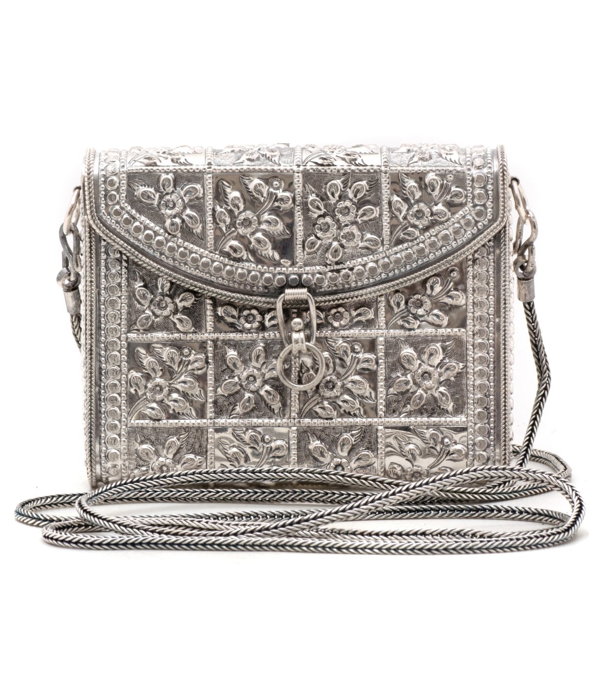 Sterling Silver Mesh Purse with Hand Engraved Frame, circa 1900s For Sale  at 1stDibs