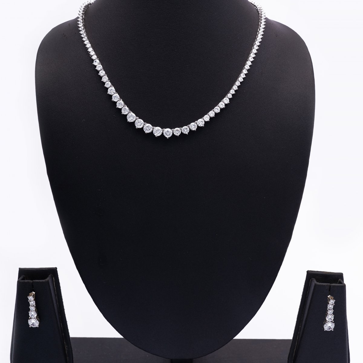 SOLITAIRE NECKLACE ON PURE SILVER WITH ZIRCON